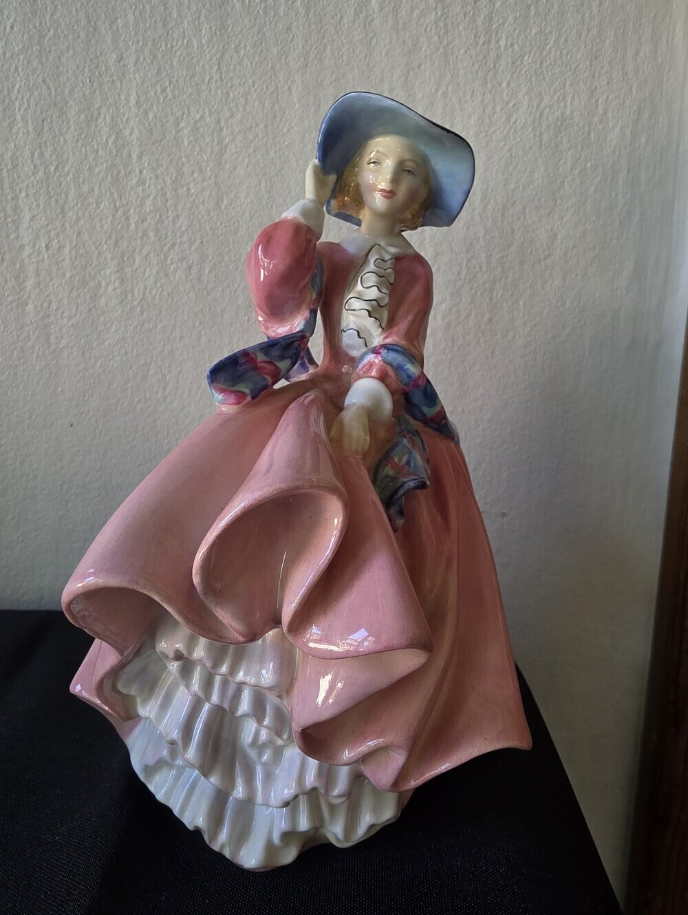 Royal Doulton Figurine Top o' the Hill HN 1849
